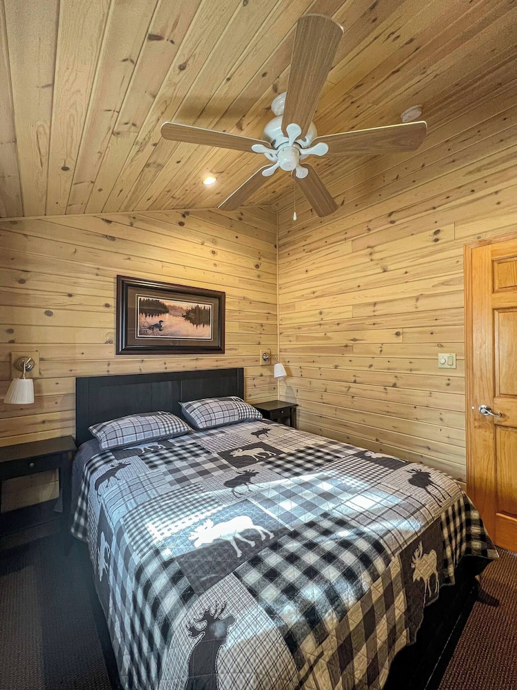 Ahmic Lake Resort's Black Bear Cottage