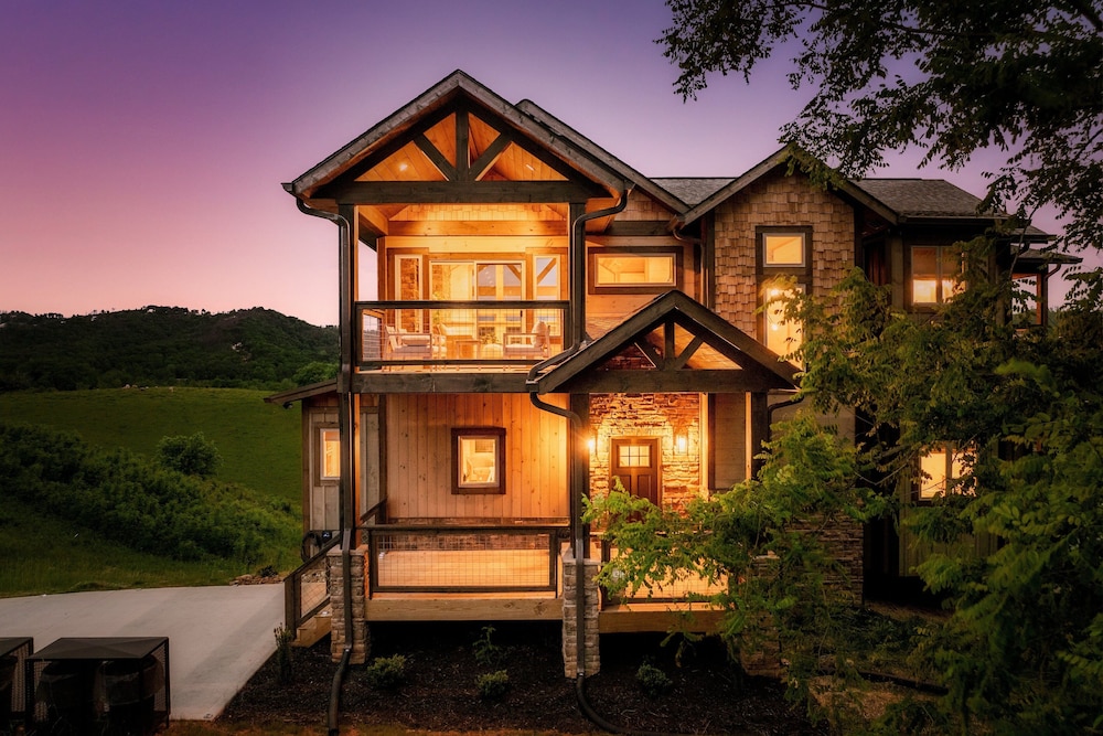 The Luxe 4 Bedroom Cabin