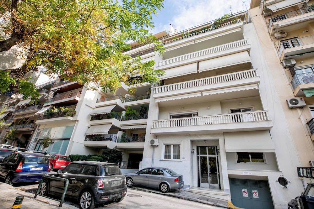 Lyndon Deluxe Studio Athens Escape