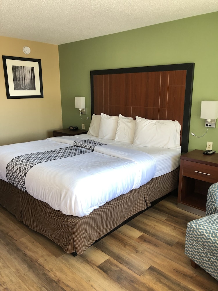 Knight's Inn Motel