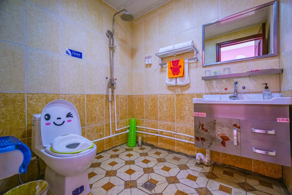 Yinyun Parent-Child Theme Inn Shandianhu