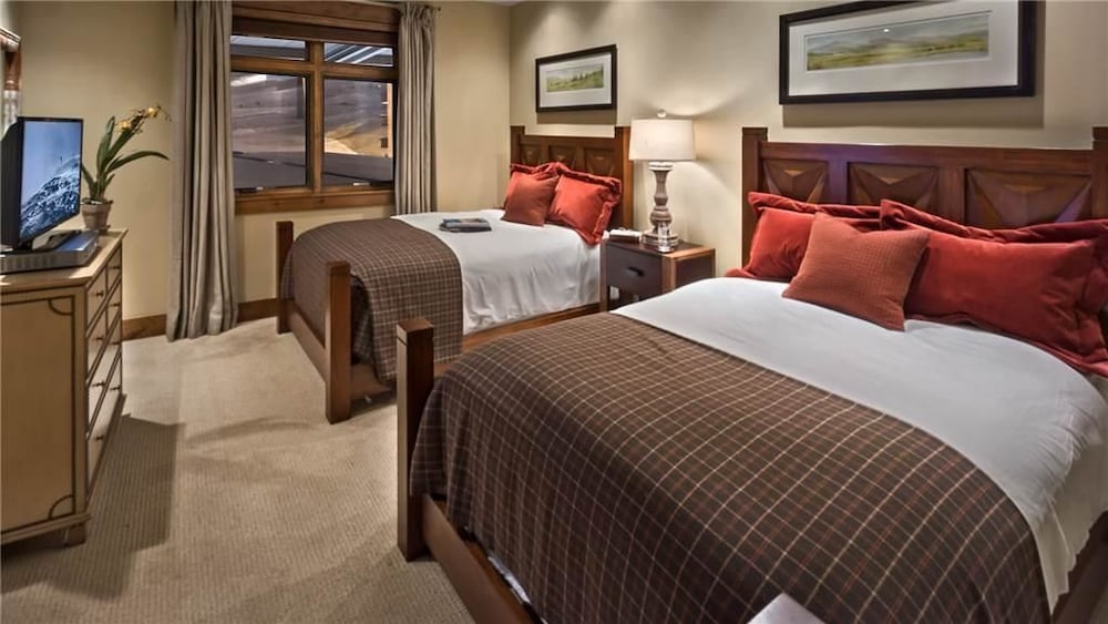 Deer Mountain 204 4 BedroomCondo By Moving Mountains view 4