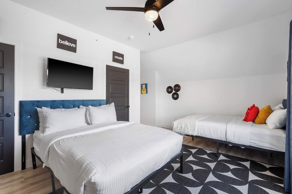 Pineapple Pointe - Stay for 20