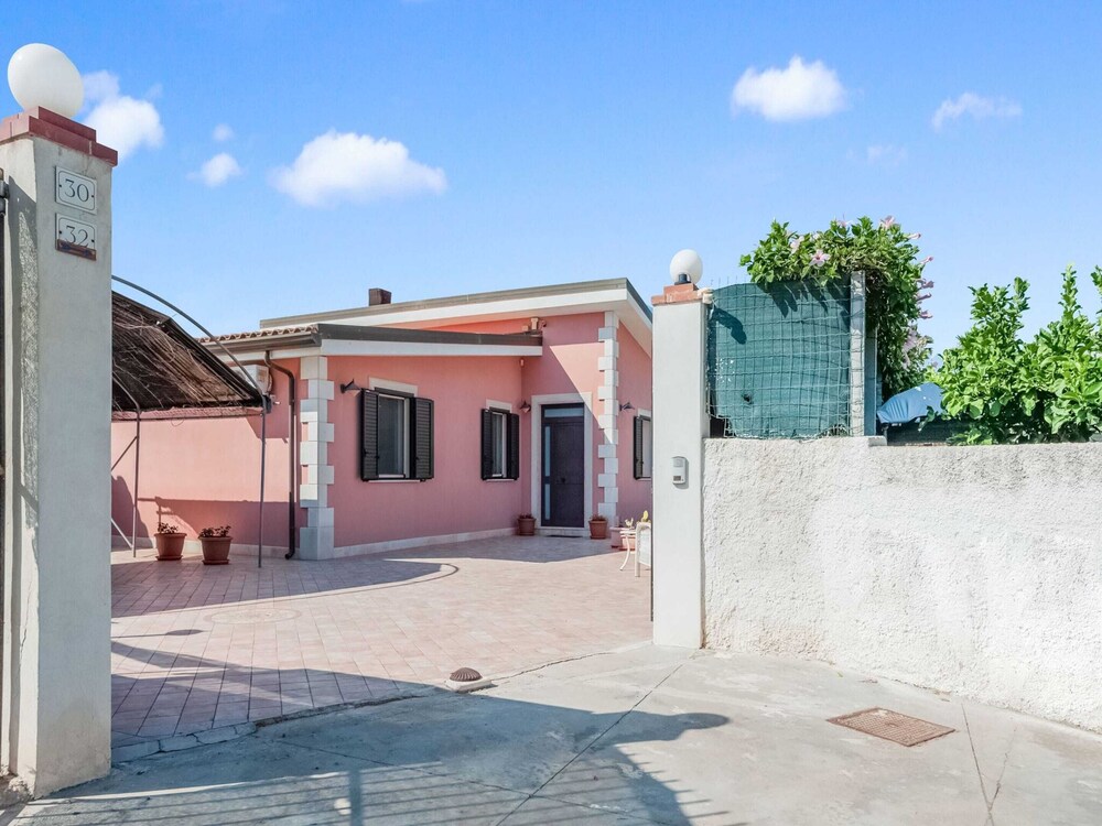 Belvilla by OYO Villa Amos view 3