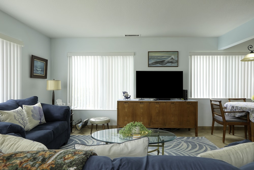 321 San Luis 2 Bedroom Duplex by RedAwning view 5