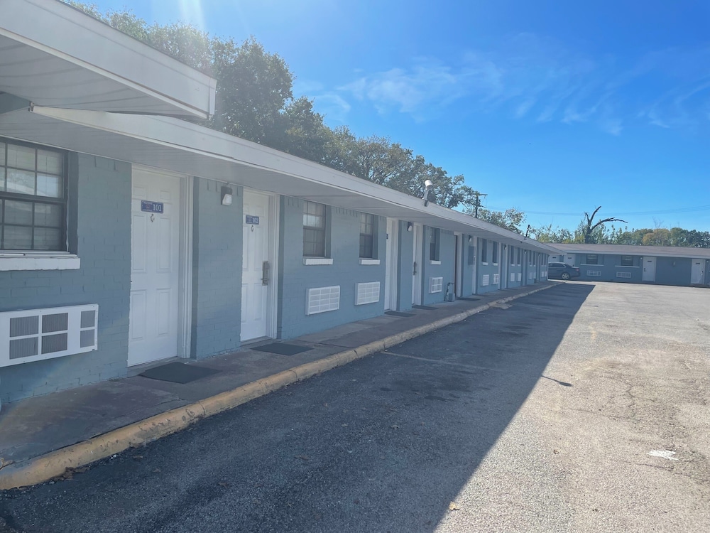 Western Skies Motel