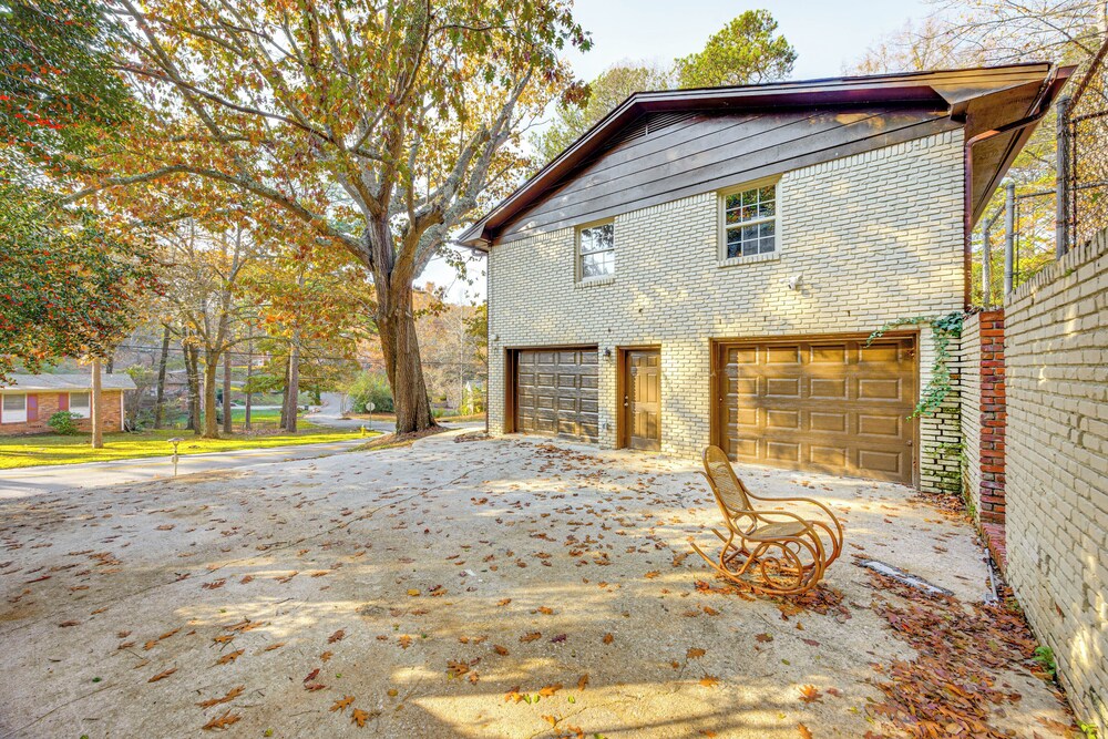 11 Mi to Dtwn Birmingham: Home w / Pool Table!