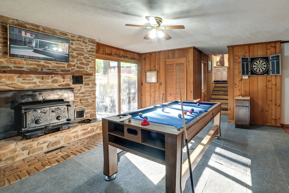Dog-friendly Kentucky Lake Home w/ Game Room!