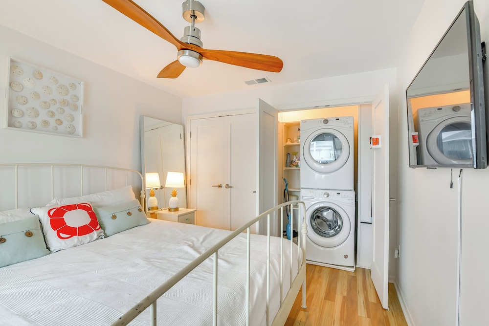1 Block to Beach: Family Retreat in Galveston!