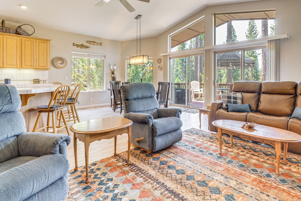 Golf & Mountain Views - Retreat in Clio
