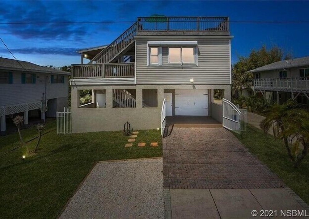 4BR Beach House Spacious Steps From Sand