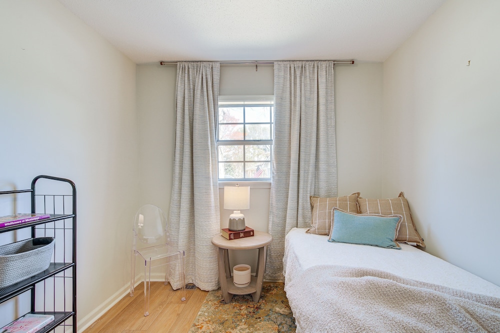 Oxford Getaway: Walk to Oxford Square! - Property Image 24