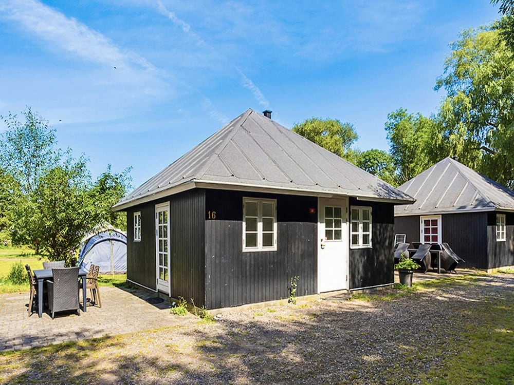 6 Person Holiday Park Home in Hesselager