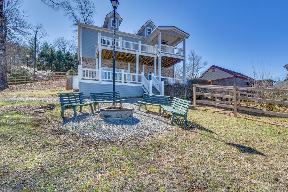 Lake Chatuge Escape: Ideal Location & Views! view 4