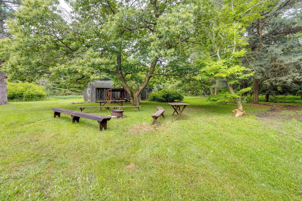 Pet-friendly Smithmill Retreat w/ Yard!