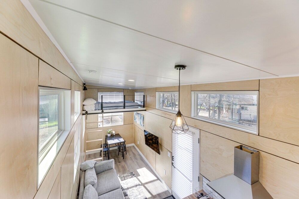 Hiking & Creek: Manor Tiny Home in Forest Retreat