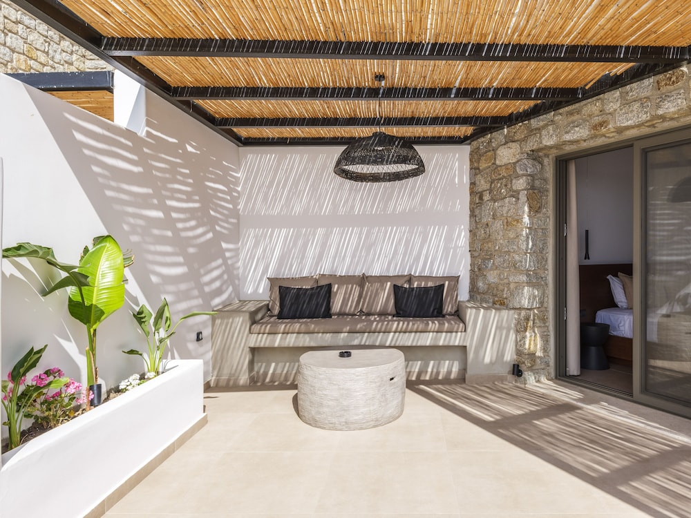 Evi Suites & Villas