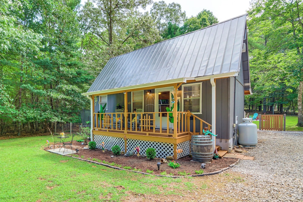 Pet-friendly Mtn Retreat w/ Yard in Blairsville!