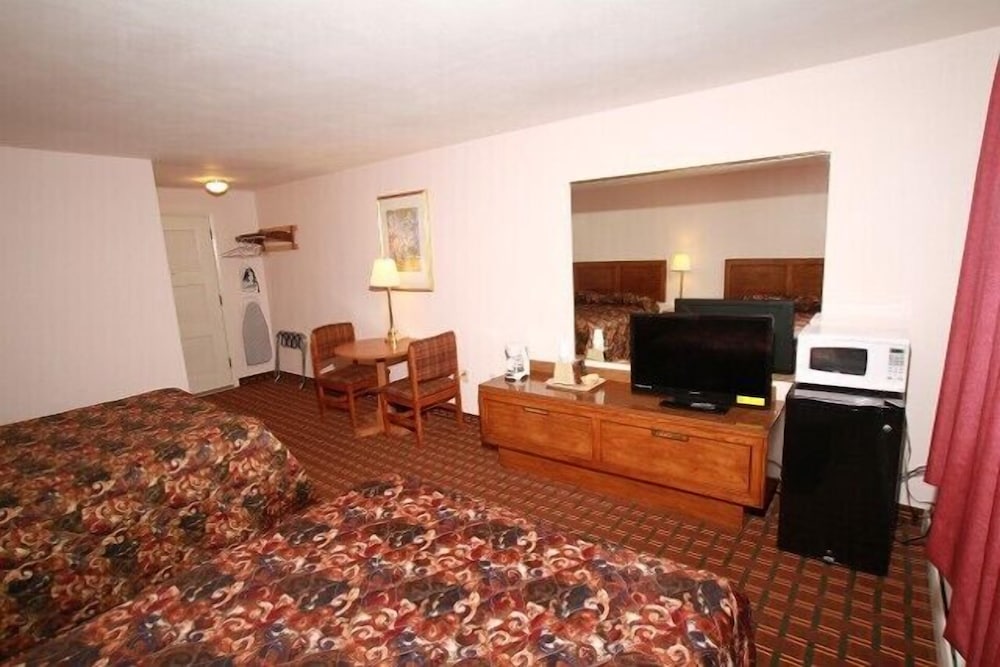Budget Inn - Syracuse Airport view 5