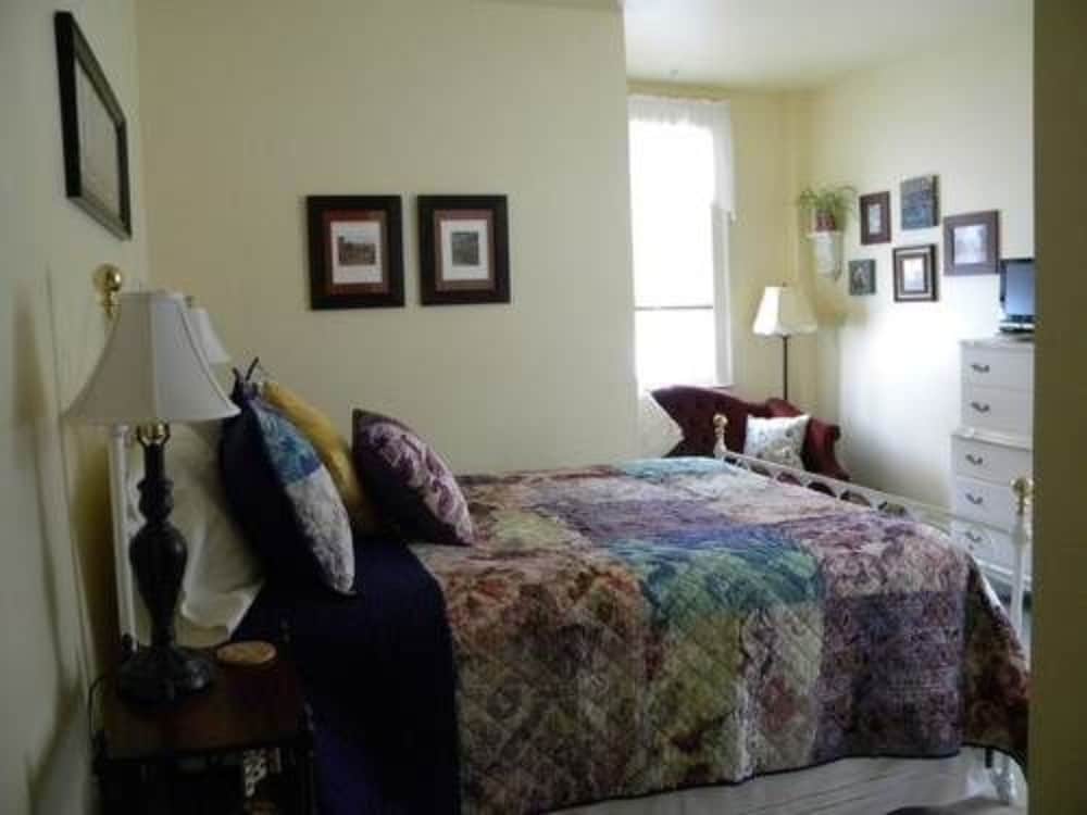 B&B at Oliver Phelps