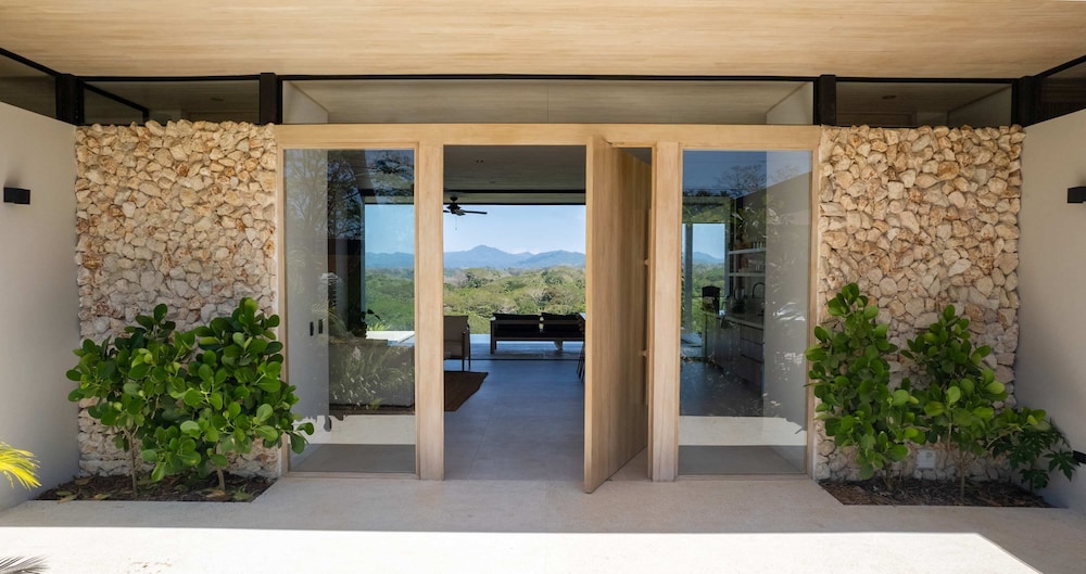 Chic 3BR Private Terrace Nature Views