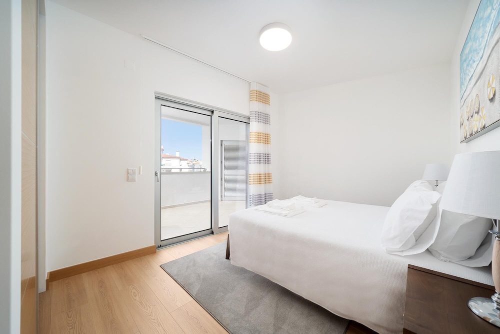 Sleek New Apartment by Ideal Homes Horta Galv o Lagos Algarve view 3