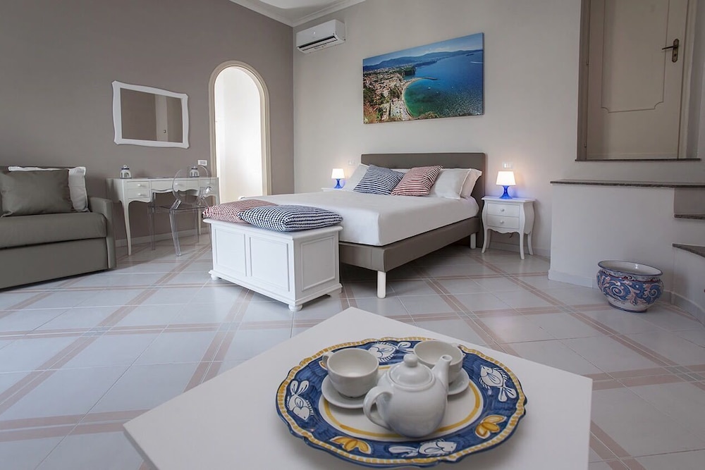 Palazzo Caracciolo photo 3