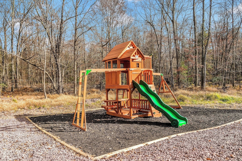 Grand Timber by Avantstay Indoor Pool, Sports Court, Game Room, & More!