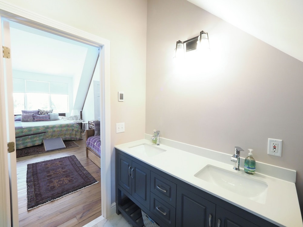 Charming 6 Bdrm Countryside Stay