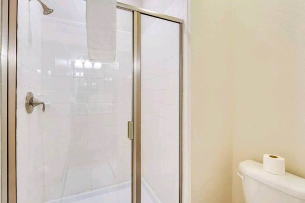 Free Amenities Spacious Home King Beds