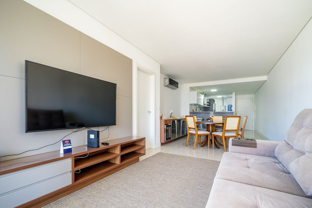 Charming apt w/ Balcony 150m From the Beach Abc0403