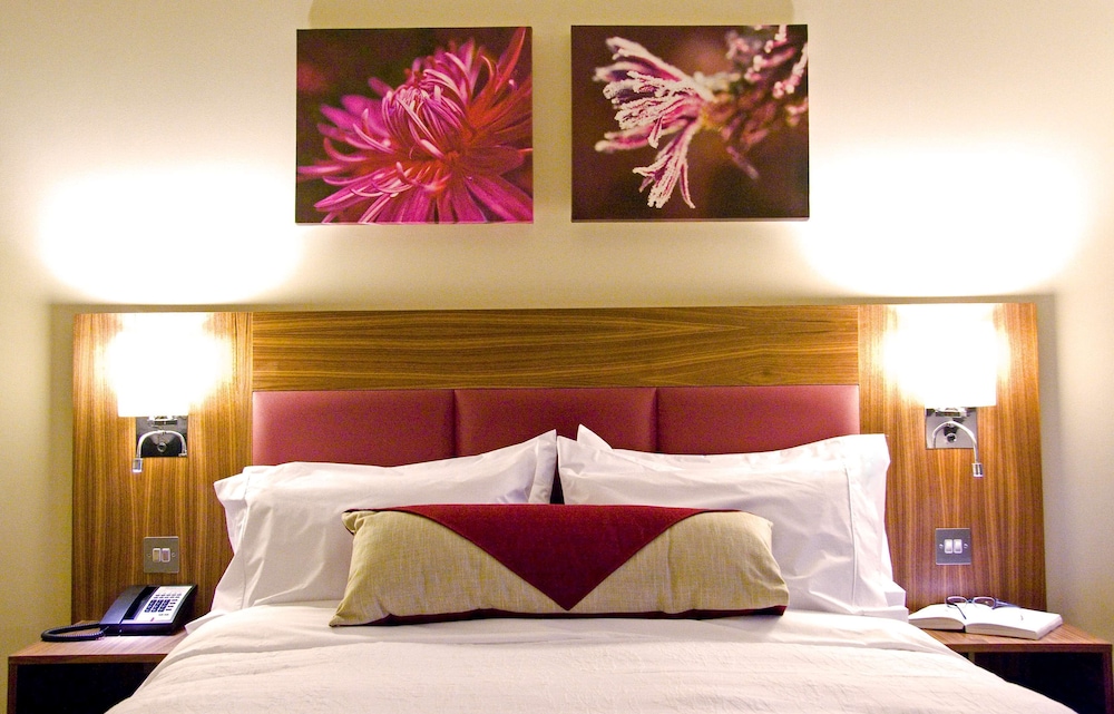 Luton Vacations - Hilton Garden Inn Luton North, United Kingdom - Property Image 43