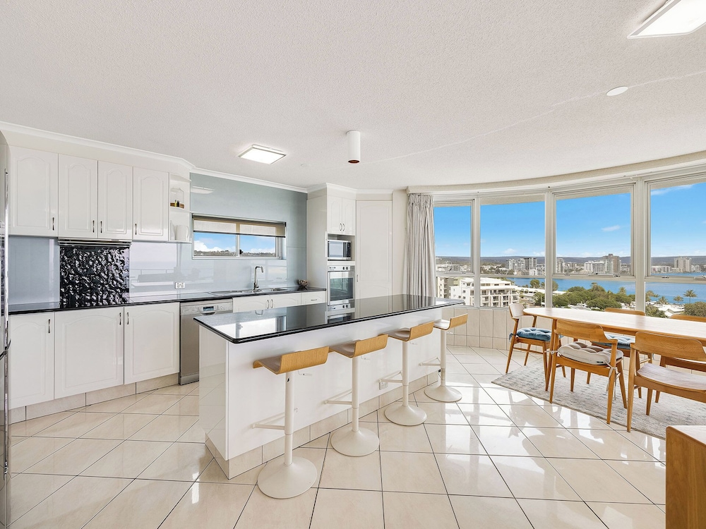 Chateau Royale Beach Resort Maroochydore