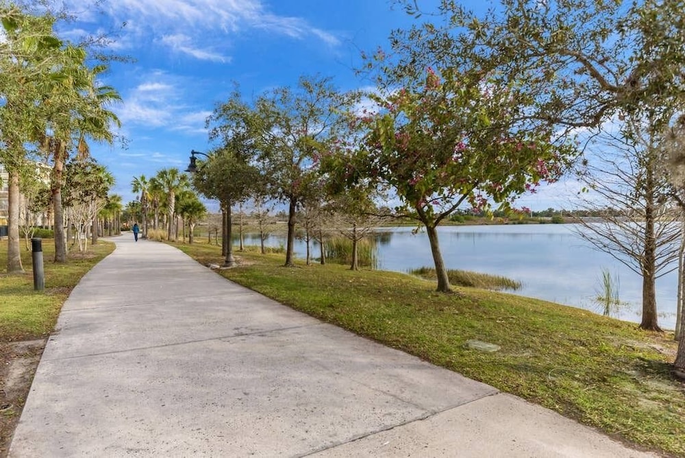 Spacious and Modern Townhome! Close to Attractions and Conventions Center! 3vc5014-10