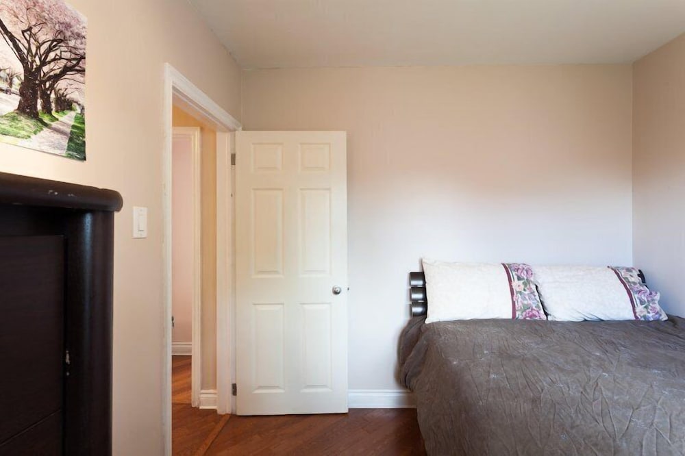 Beautiful Detached 6 Bedroom House