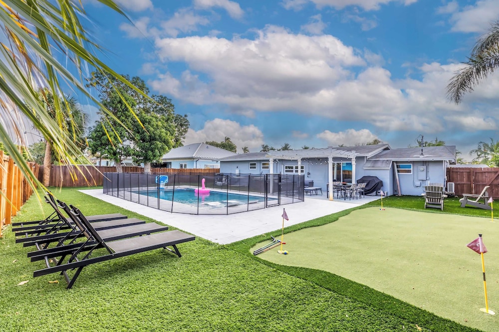 Pool, Hot Tub & Putting Green Near Deerfield Beach Oasis on Fourth by Avantstay