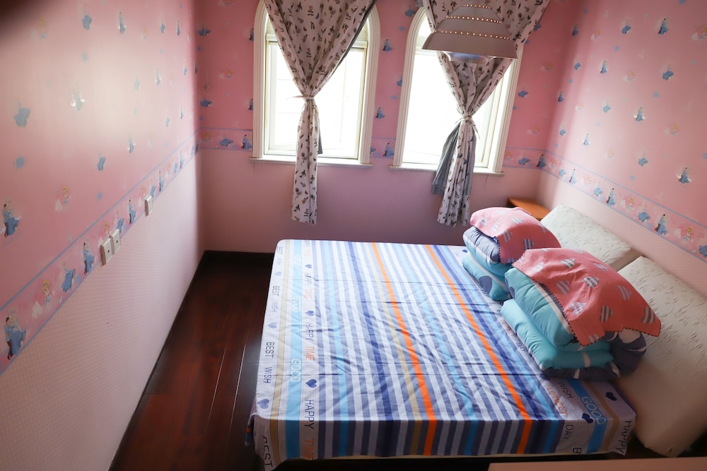 Glory's house view 4