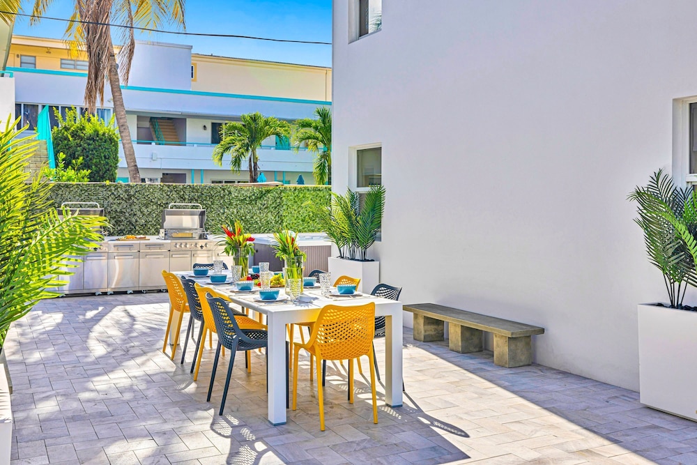 Beach Condo King Bed Lush Patio w BBQ Birch Key Seven