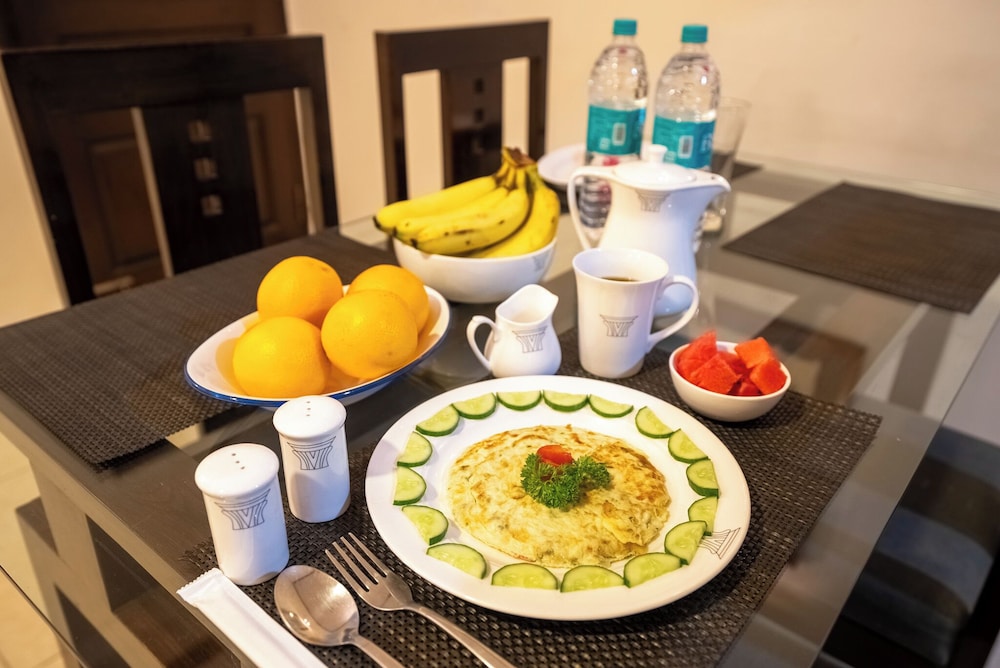 Food & Beverage