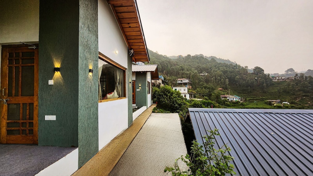 LiveAway Mukteshwar by PACK