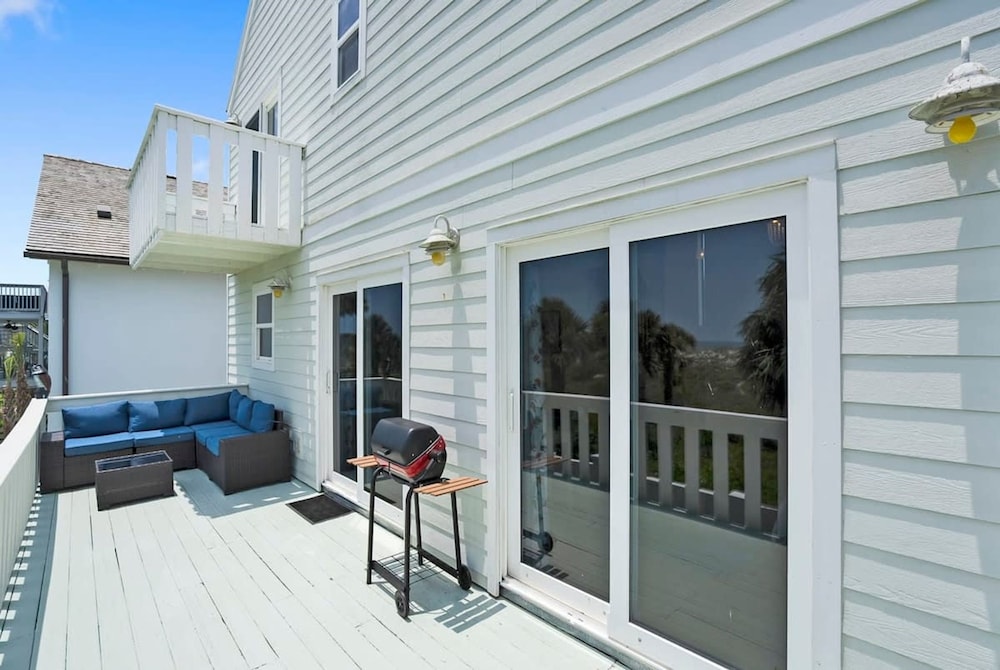 Oceanfront in St Aug Beach Patio BBQ Smart TVs