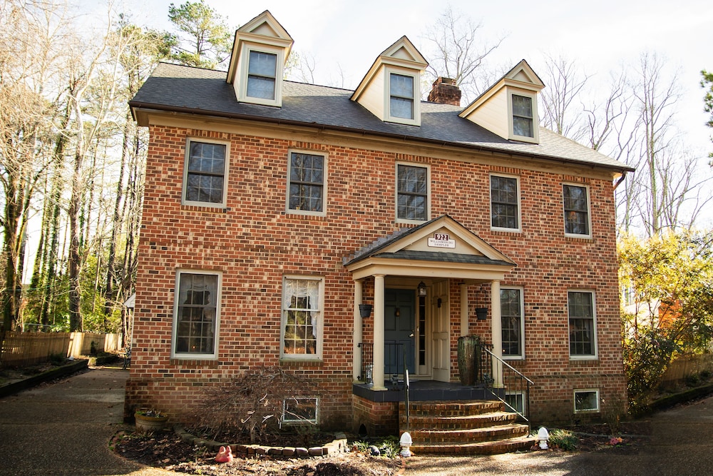 Hotel Williamsburg Sampler B & B - Image 1