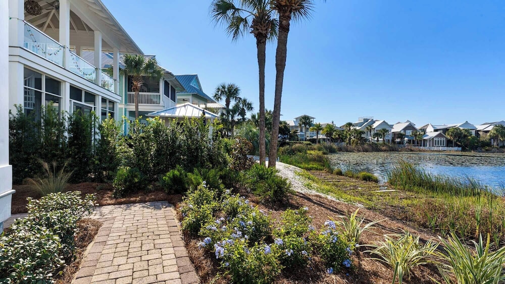Lakefront Haven in Carillon Beach