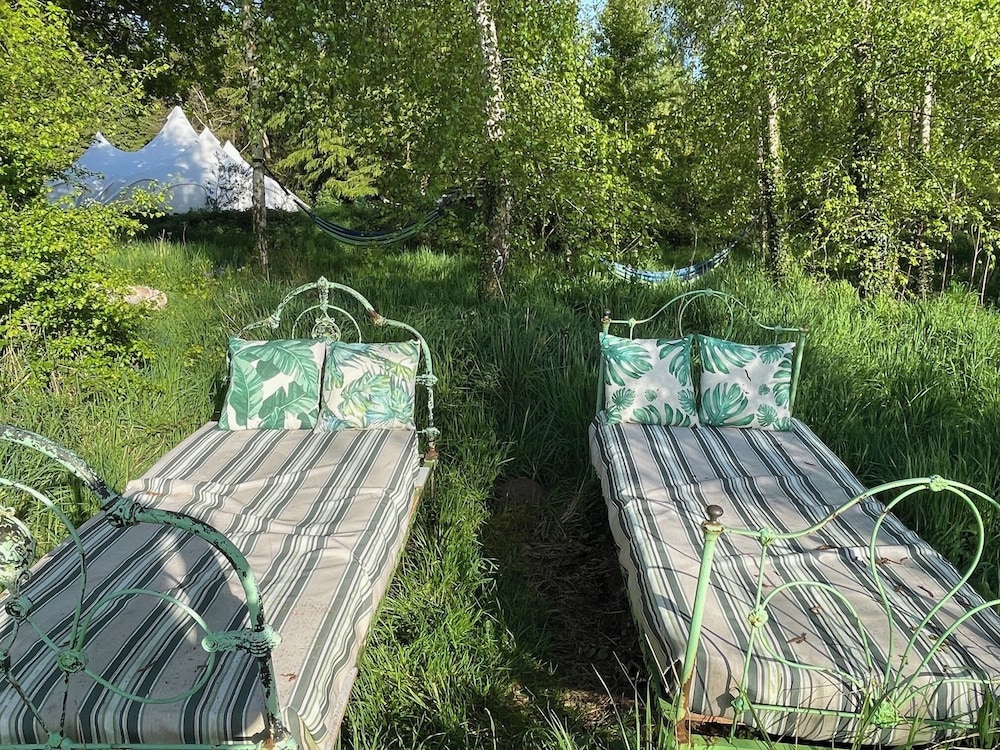 Luxury Glamping The Wye Valley for 2 to 6 Guests