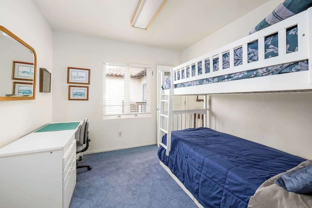 4 Bedroom With Pool in Oceanside