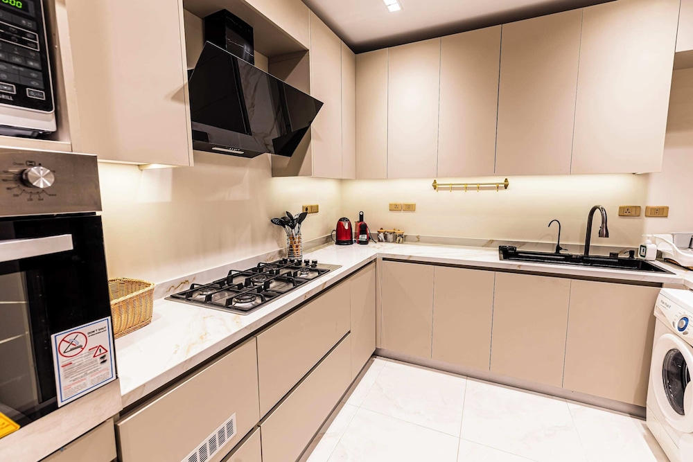 Imperial & Inviting 3bdr Duplex w/ Roof @new Cairo