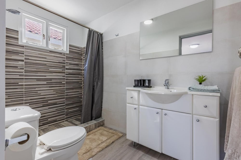 NEW Modern Stylish 6BR 6BA Villa Near Palmbeach