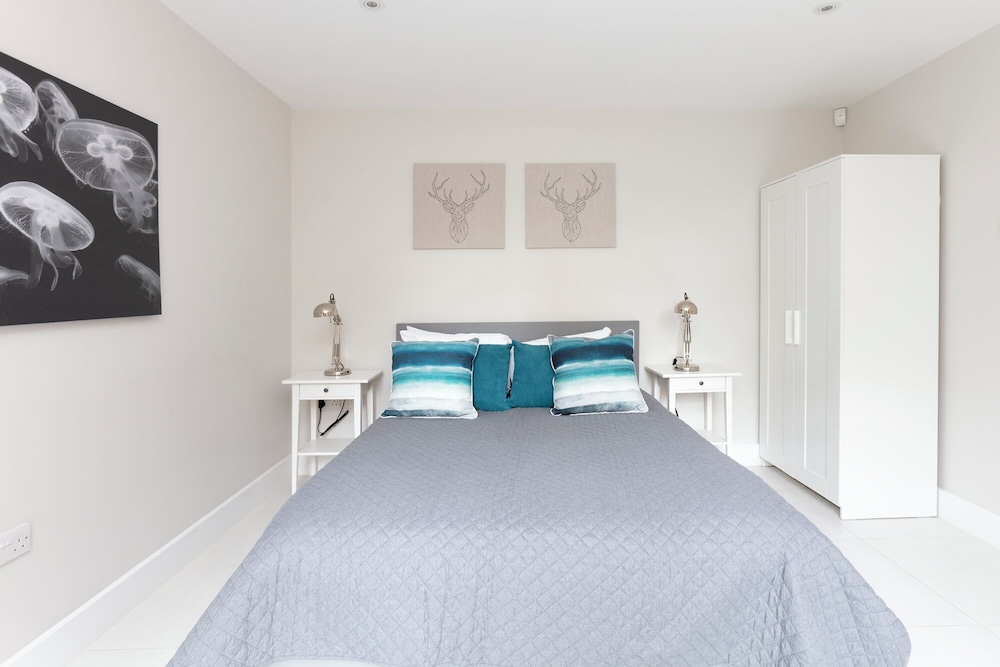 Fabulous Central Windsor Town House