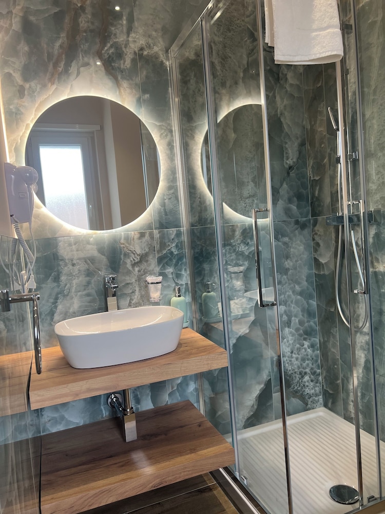 Raffaelli Suite