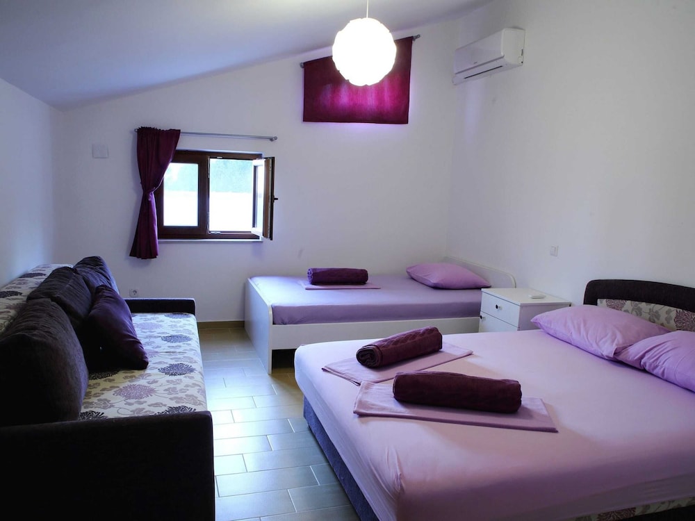 Fantastic Holiday Home With Amazing Garden, Private Pool, Directly on the Beach view 3